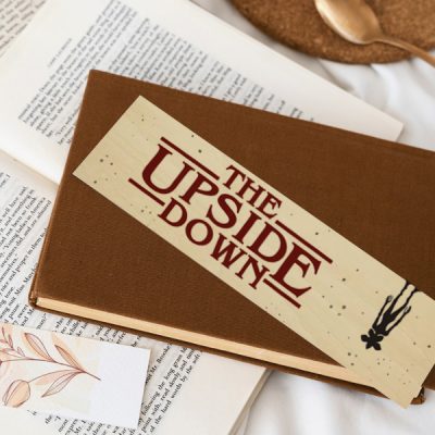 Punto de libro de madera The Upside Down