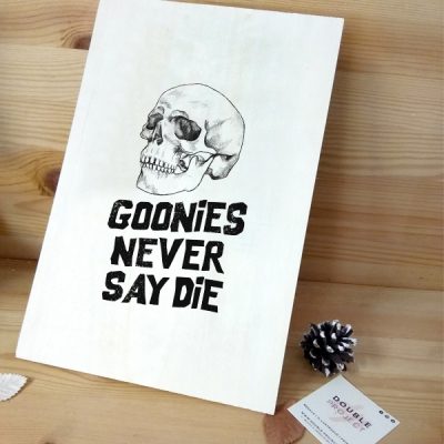 Lámina Madera Goonies never say die | Double Project