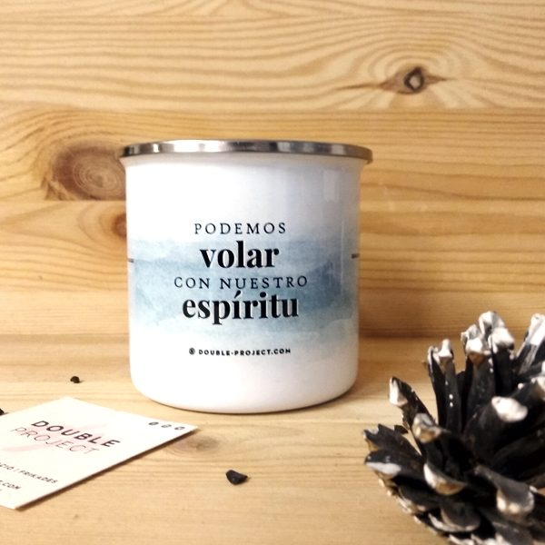 Taza vintage metálica Podemos volar con nuestro espíritu | Double Project
